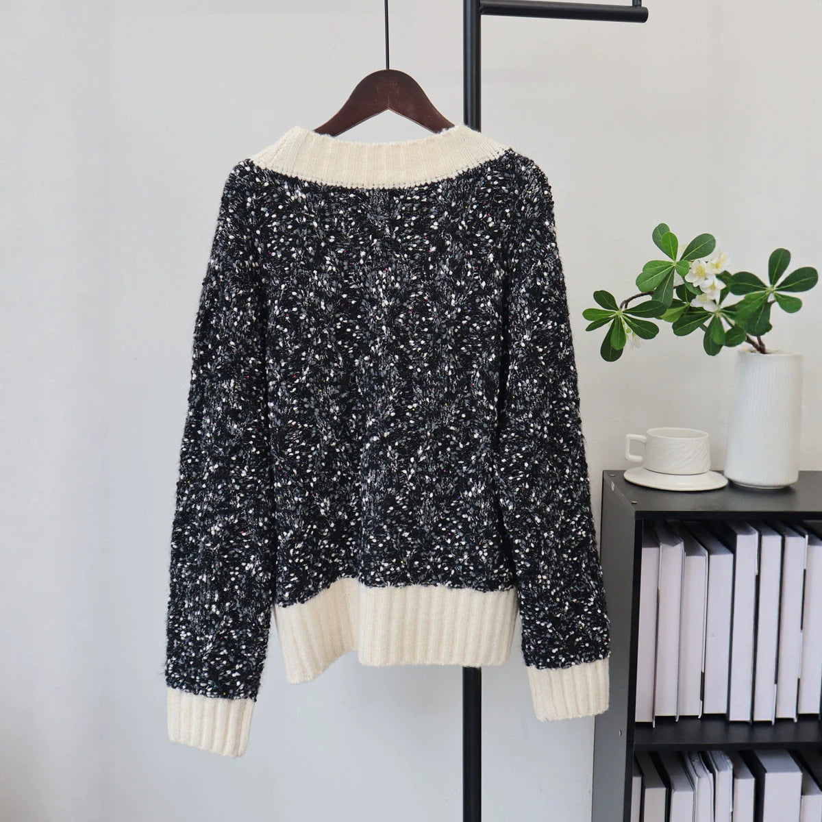 Loose V-neck sweater for women