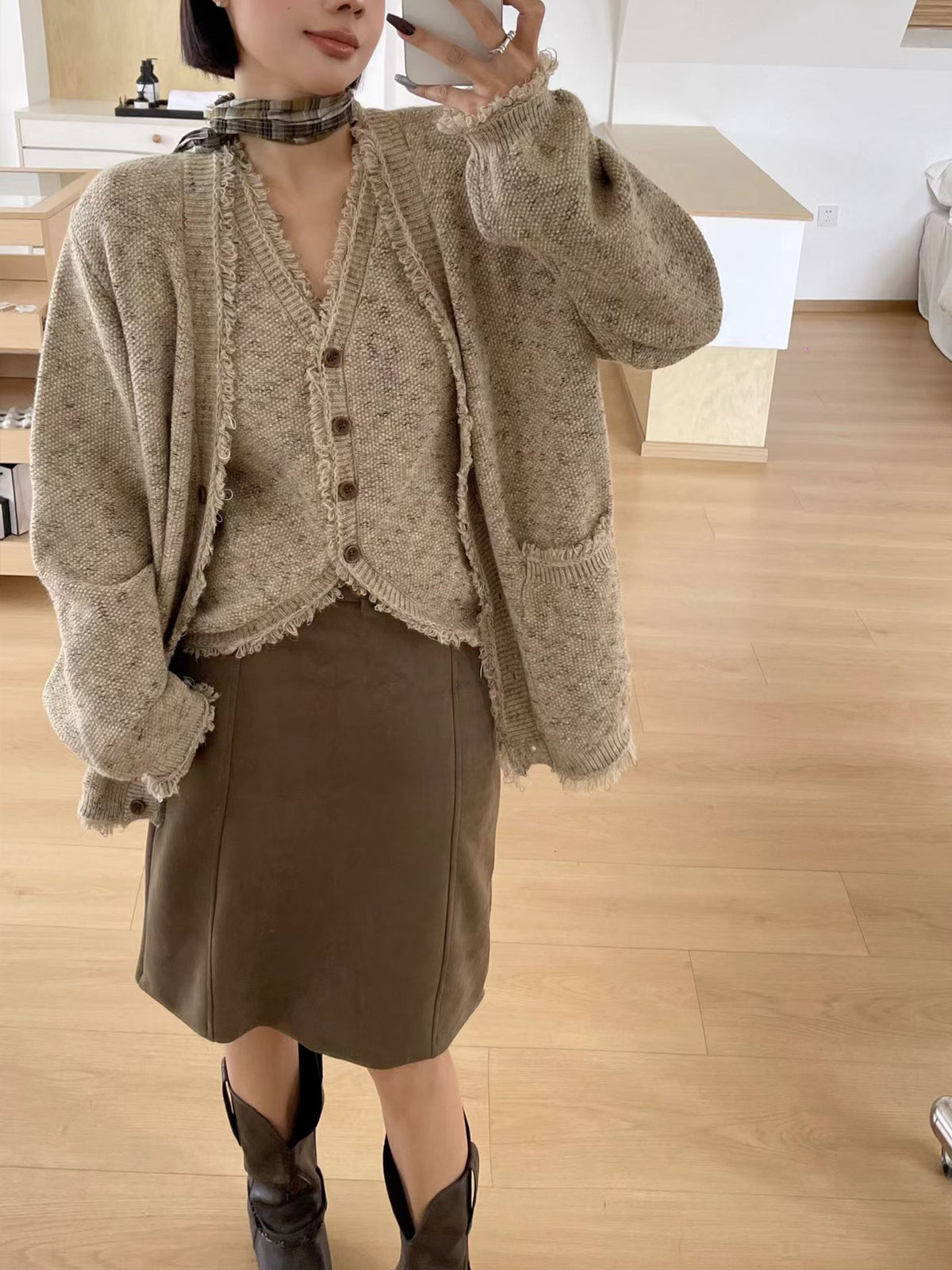 Two piece set of tassel fringed vest cardigan
